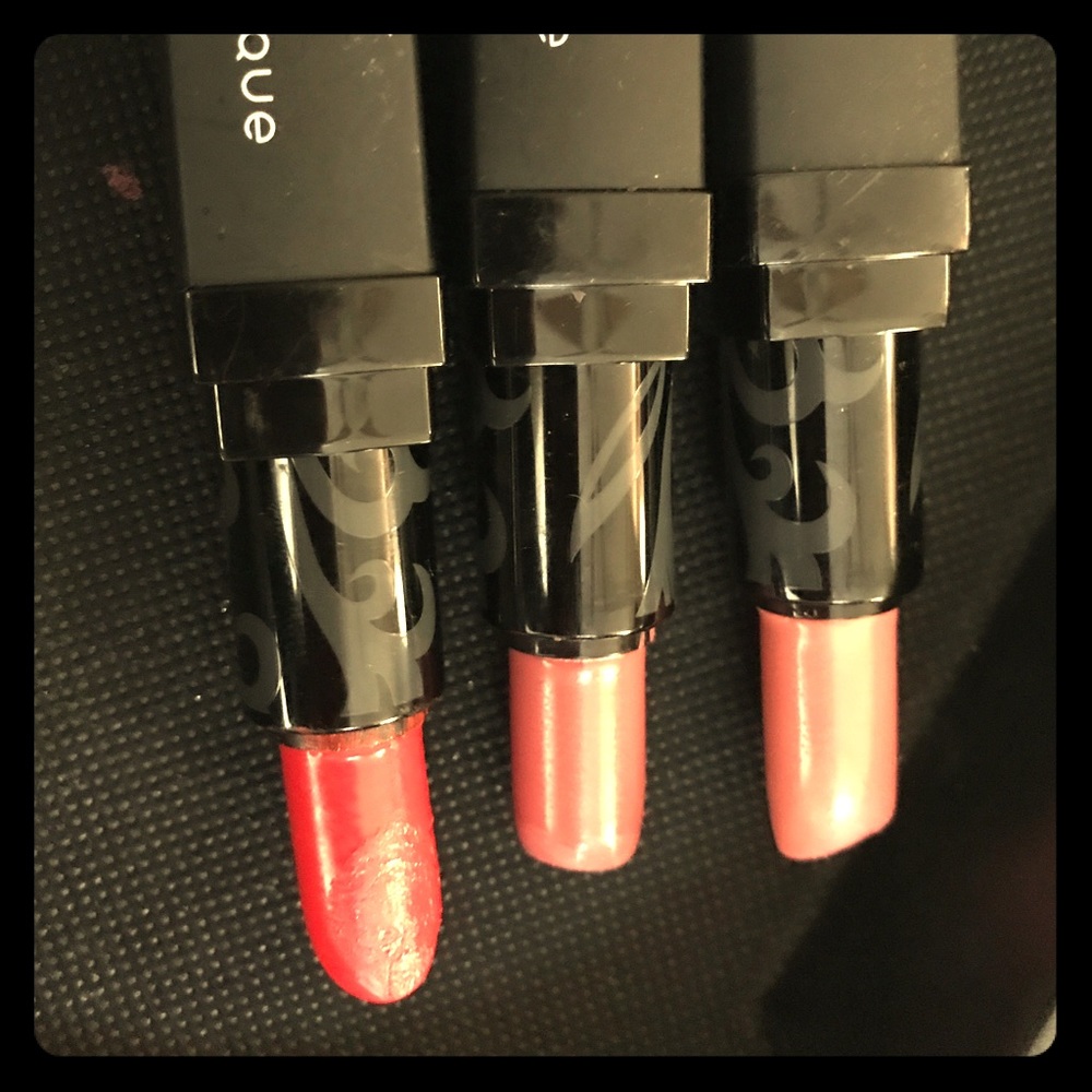 Younique colors Affluent,upscale,top notch